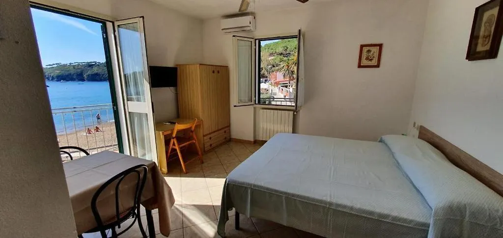 ** Отель Appartamenti Villa Miramare Каполивери Италия