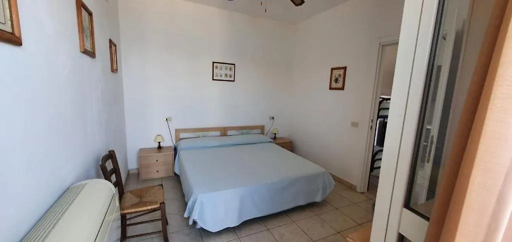 Appartamenti Villa Miramare Каполивери 2*,  Италия