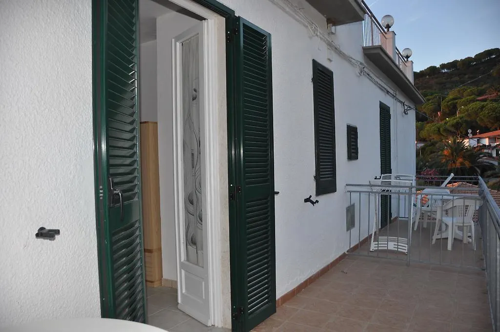 Отель Appartamenti Villa Miramare Каполивери