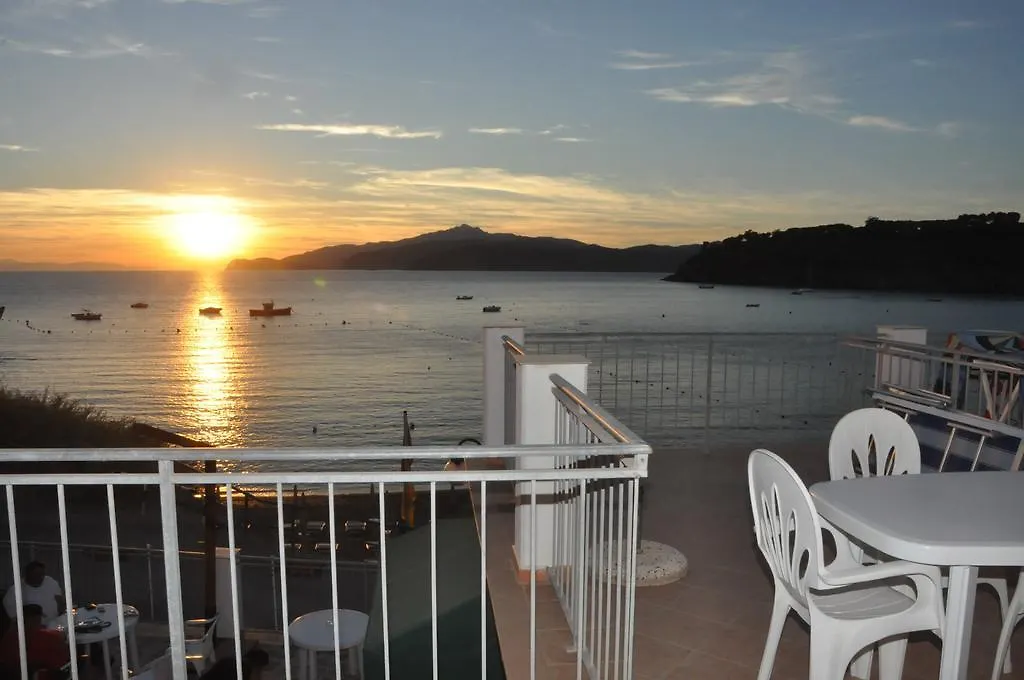Отель Appartamenti Villa Miramare Каполивери