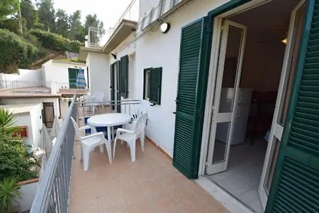 Appartamenti Villa Miramare Каполивери 2*,  Италия