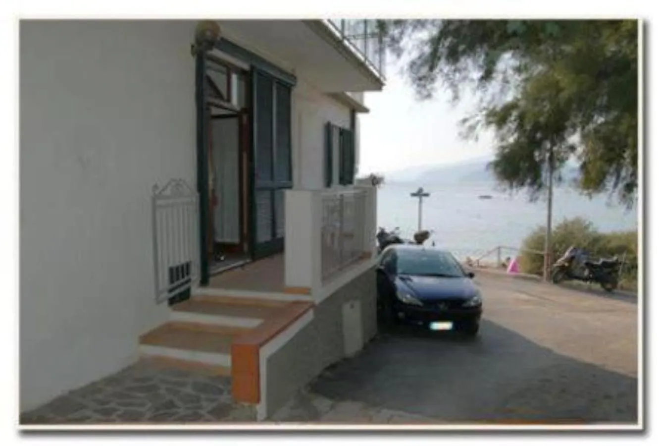 Appartamenti Villa Miramare Каполивери 2*,  Италия